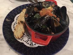 -La Mer Restaurant & Lounge