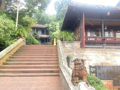 -峨眉山报国寺