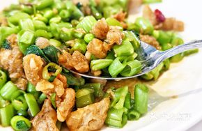 Water Spinach with Mung Beans and Oil渣
