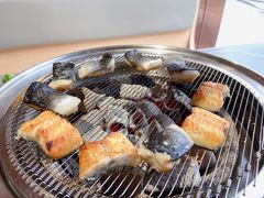 -围炉肉舍•炭烤活鳗•丹东海鲜烤肉(步行街店)