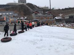 -采薇庄园四季滑雪场