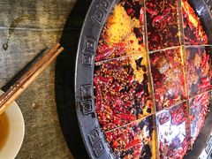 -渝嘴小老弟老火锅(华新村店)