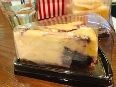 -红宝石·鲜奶小方·海派西点房(南丹店)
