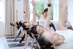 -亚太瑜伽普拉提学院