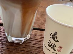拿铁（冷/热）-邊渡咖啡