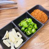 品尝烤肉美味
