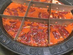 -渝嘴小老弟老火锅(华新村店)