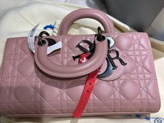 -爱革·奢品·鞋包·衣物·家居(金桥国际商业广场店)