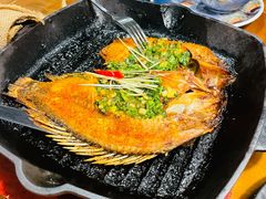 傣族香茅草烤罗非鱼-雀舞云南菜(天津天河城购物中心店)