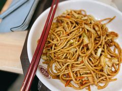 鸡肉包菜炒面-北大学一食堂