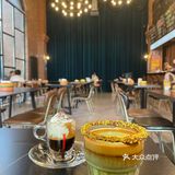 这家新店有点东西，它家咖啡能舔杯！