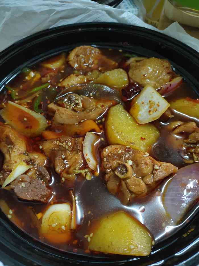 一鸣唐新疆大盘鸡(湖北路店)-"叫的公司附近的一家外卖,拿到手的时候