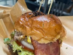 美式经典牛肉汉堡-shark burger·鲨鱼汉堡(交子大道店)