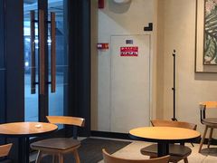 用餐区-星巴克(淮安东站到达店)