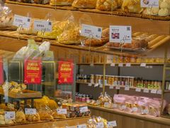 面包甜点陈列柜-顶东面包花园·生日蛋糕(世博店)