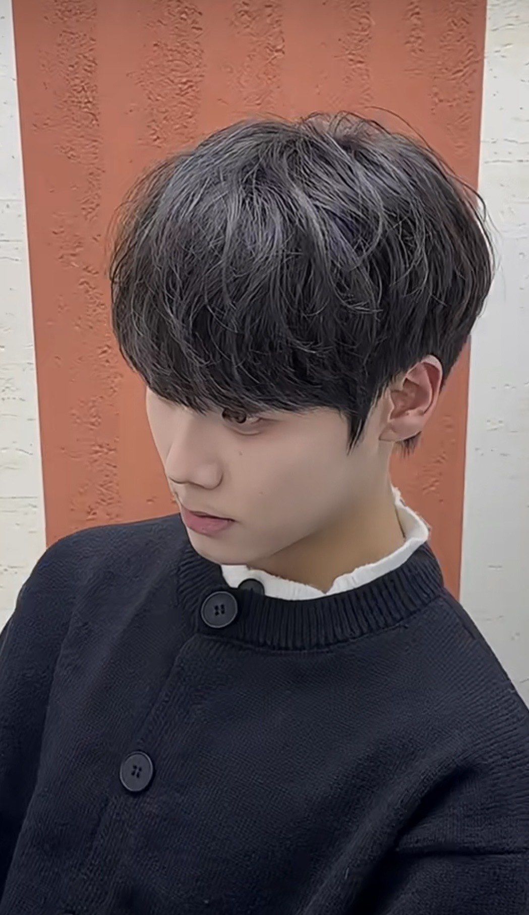 刘海设计:刘海通常修剪到眼睛和眉毛