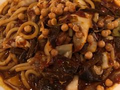 野蘑菇酸菜牛肉炒米粉-疆Jiang·新疆秘制料理
