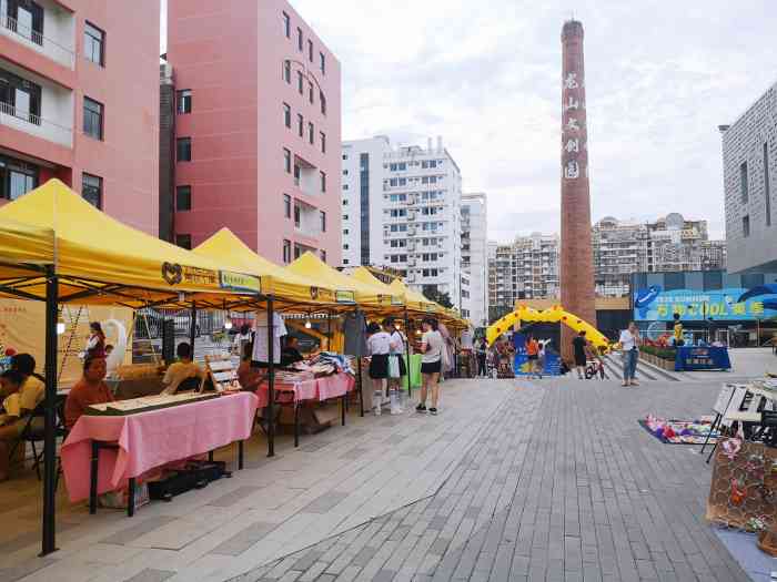 龙山文创园-"龙山时尚中心,应该是台湾人开发的文创园,.