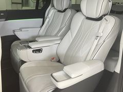 -小鹏汽车(上海静安大融城店)