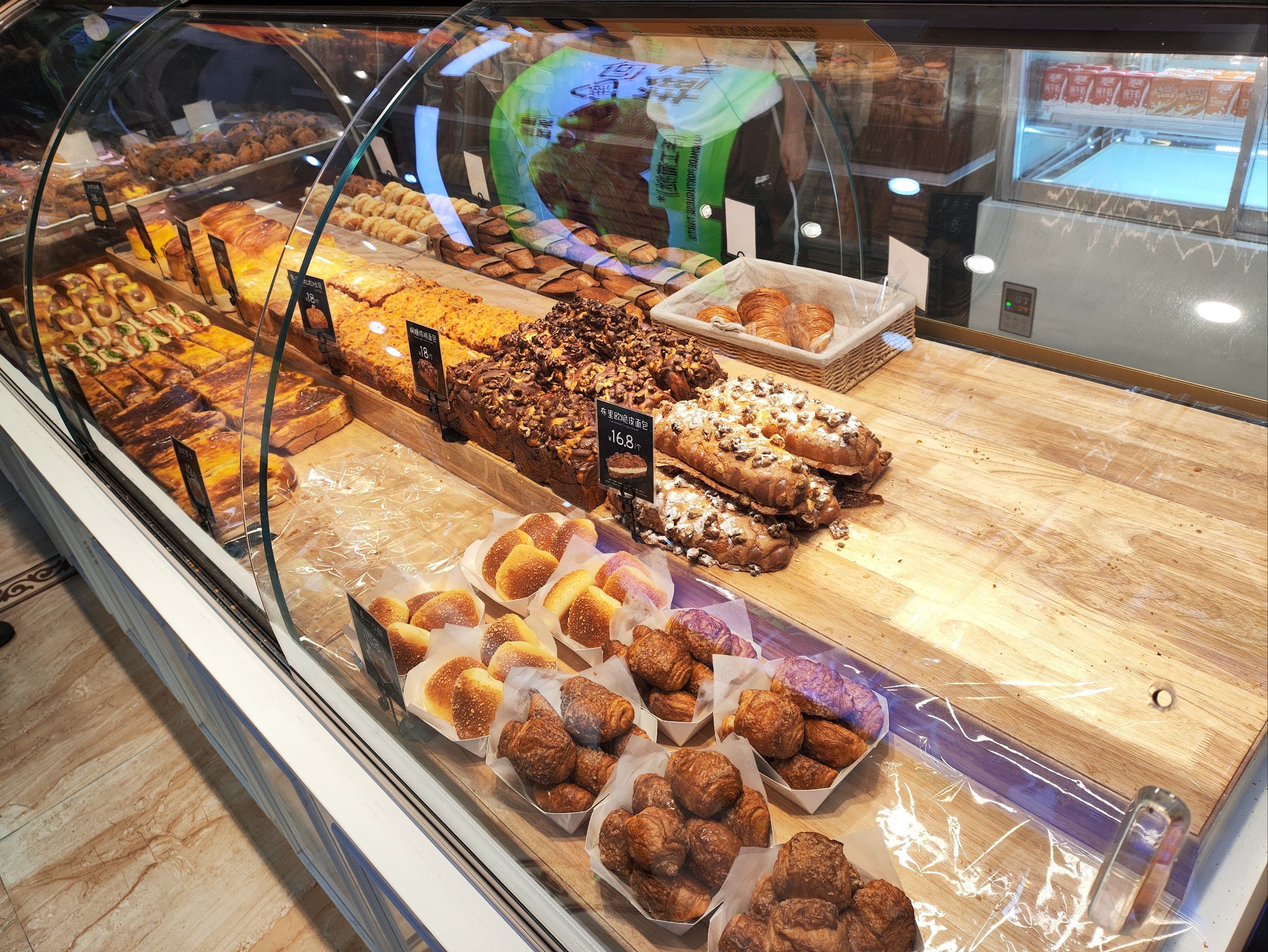 位于林和西附近的天鹅公主面包铺,属于比较