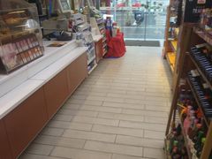 -全家便利店(洛川东路店)