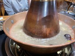 -果松木炭酸菜铜火锅·外婆参鸡汤