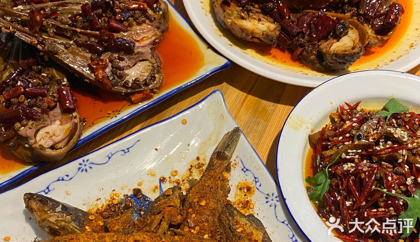 昆明🐟不能没吃过美味的老坛酸菜鱼苗火锅