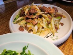 葱爆羊肉-渝信川菜(长安店)