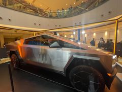 -TESLA 特斯拉(上海太古汇体验店)