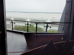 -上海滴水湖皇冠假日酒店