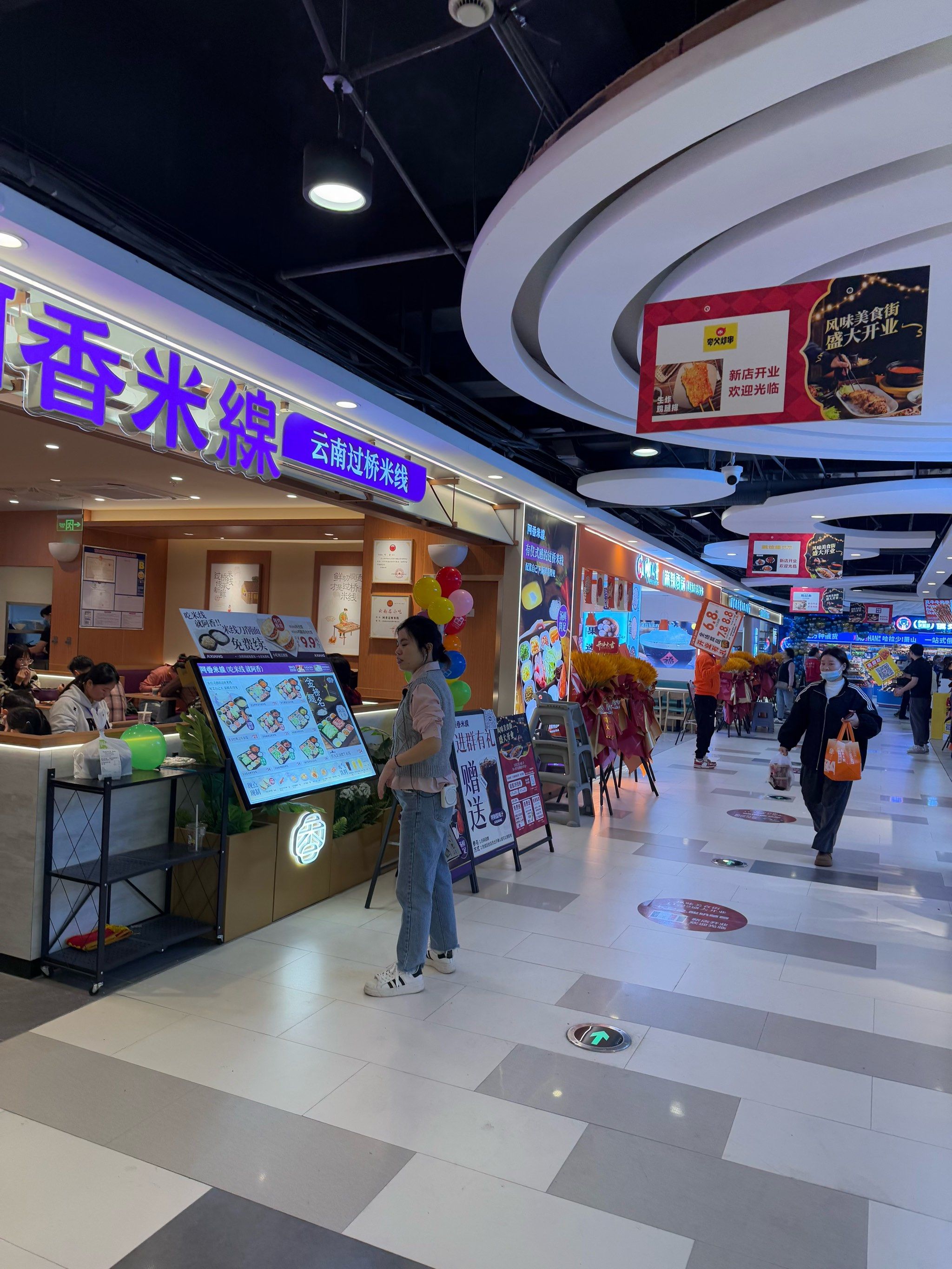 萧山银隆新开的美食街真的好热闹