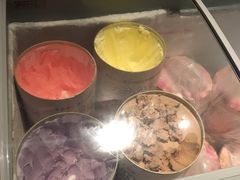 冰淇淋自助-哥老官重庆美蛙鱼头(西湖银泰十一哥店)