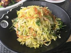 樱花虾炝黄芽白-悦湖公馆