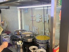 自助取餐区-何老二卤汁凉粉