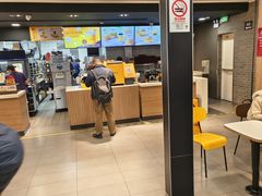 -麦当劳(上海虹桥站30B检票口楼上)