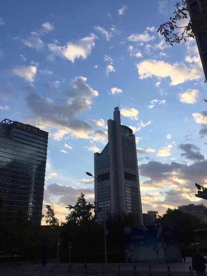 给老公买鞋子,就去了大望路的新世界商场,逛了好多家都没挑到喜欢的