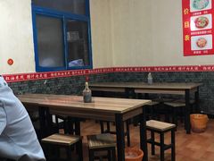 大堂-老字号杨坡红油米线腊汁肉夹馍(东四道巷店)
