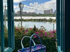-芭黎人江景轻奢酒店(告庄西双景星光夜市店)