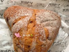 芋泥三角芝士欧包-Juicy Bakery(大学路店)