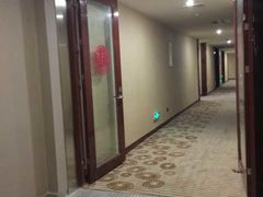 宽宽的走廊-广州同裕国际酒店