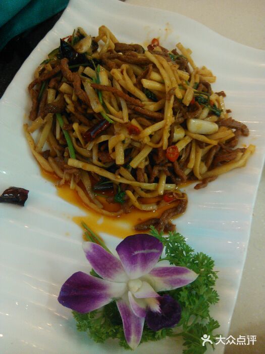 蜜桃餐厅(朝阳大悦城店)酸笋炒牛肉图片