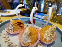 像生天鹅榴莲酥-正哥点心专家(上邦百汇城店)