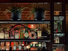 -FOUR PLAY BAR