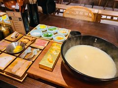 -银米·云南传统过桥米线(双廊黑金冠店)