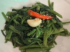 -瑞虹新天地月亮湾