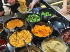 -爆炸头阿姨小四川正宗川味小吃(无任何分店)