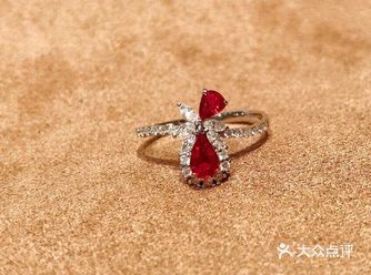 18k金天然红宝石戒指 红宝石️60分,钻石34分