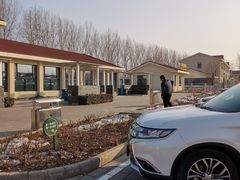 -窦店服务区-停车场