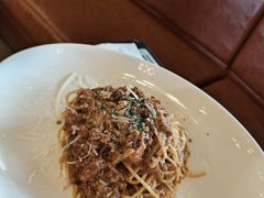 经典意大利细面配蒜味番茄酱-WOLFGANG PUCK KITCHEN & BAR(迪士尼小镇店)