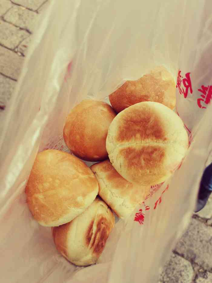 青稞烤馍-"来到的时候已经排着20人左右的长队,大家."-大众点评移动版